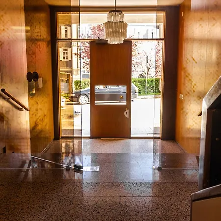 Moderno E Luminoso, Business 3a * أوديني