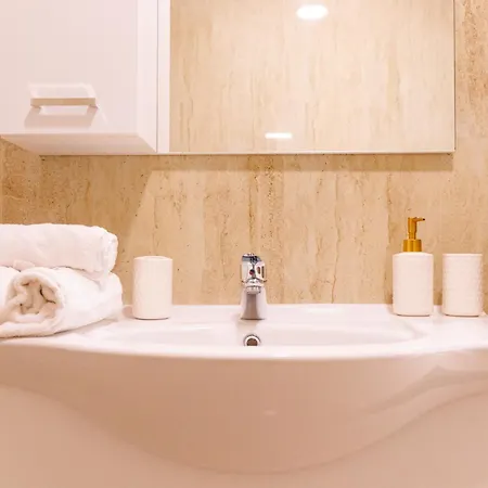 Moderno E Luminoso, Business 3a * أوديني